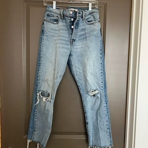 Levi’s Wedgie Straight Two Toned Cropped Distressed Jeans